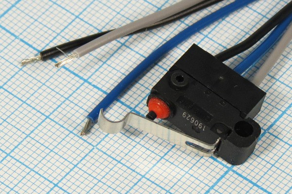 Микропереключатель , размер 19x 8 x12, 3А, переключение ON-(ON), размер концевика L18, КВП303-130EA7