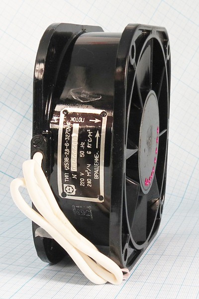 1,25ЭВ-2,8-6-3270 У4, Вентилятор 220В, 140х140х50,5мм 2700 об/мин. 1,25ЭВ-2,8-6-3270 У4, Вентилятор 220В, 140х140х50,5мм 2700 об/мин.