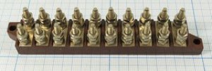 Клеммная плата 105x18x22, контакты 20C, монтаж гайка, 2отверстия, ПС5-10 Клеммная плата 105x18x22, контакты 20C, монтаж гайка, 2отверстия, ПС5-10
