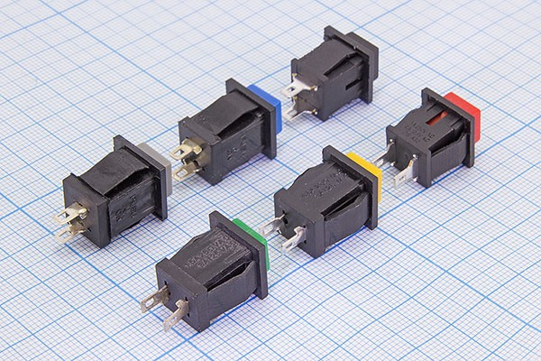 Включатель кнопочный без фиксации SPST, OFF-(ON) красного цвета, 220В/1А; Q-154 R ПКн\250\ 1,5\(SPST)\13x11\ чер\кр\\2C\PBS-15B\