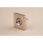 Неодимовый магнит прямоугольник 20х20х5 мм с зенковкой 4.5/10.6 мм, N35