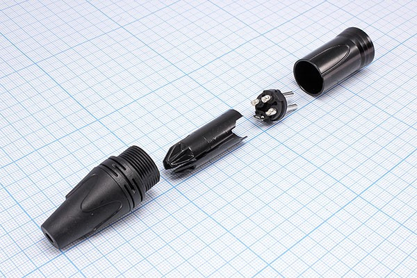 Штекер микрофонный XLR три контакта на кабель QJDZ376; №1372 штек мик XLR\3P\каб\\пл чер\QJDZ376