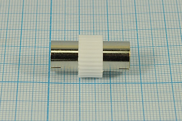 Высокочастотный переходник гнездо TV на гнездо TV в пластмассовом корпусе; №31 W гн TV-гн TV\переходник\\\пл\Ni\\в белом корпусе