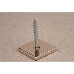 Неодимовый магнит прямоугольник 20х20х3 мм с зенковкой 3.5/7.5 мм, N35