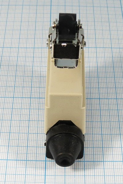 Переключатель концевой(путевой) 54x21 x37, 220В, 10А, ON-(ON), L44ролик/пруж, AZ7144; №14509 ПКонц 54x21 x37\220\10\ON-(ON) \\L44рол/пруж\AZ