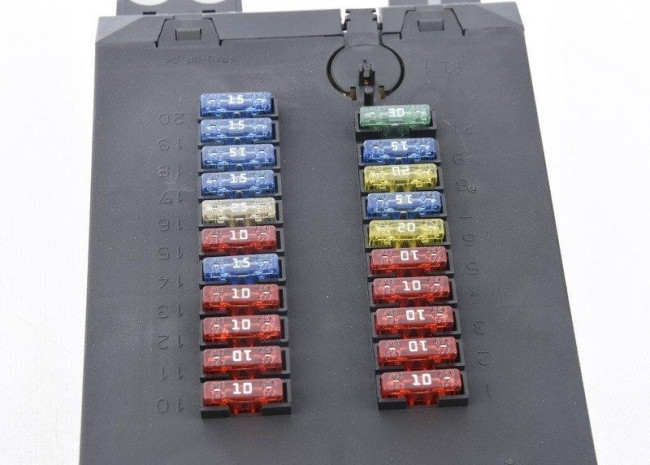 9015400350, БЛОК РЕЛЕ И ПРЕДОХРАНИТЕЛЕЙ [ORG]