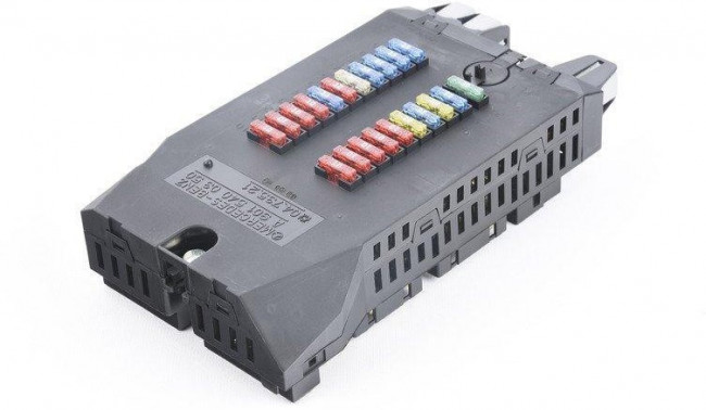 9015400350, БЛОК РЕЛЕ И ПРЕДОХРАНИТЕЛЕЙ [ORG]