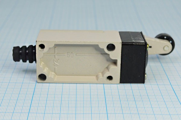 Переключатель концевой(путевой) 82x33 x33, 220В, 5А, (ON)-OFF-(ON), ролик, HL5000; №12531 ПКонц 82x33 x33\220\ 5\(ON)-OFF-(ON) \\рол\HL5000\