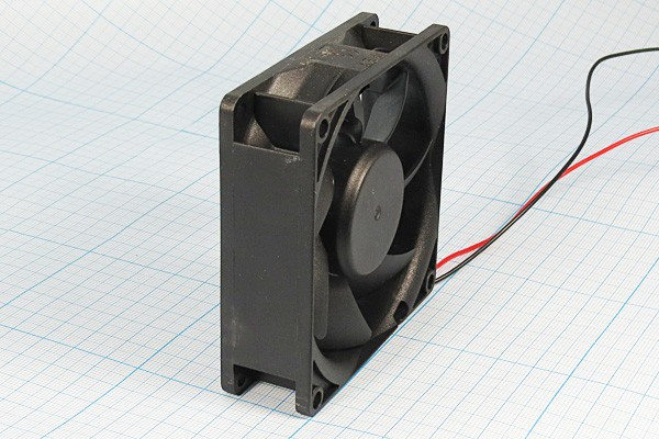 Вентилятор 80x80x25, напряжение 12В, мощность 1,7Вт, выводы 2L, подшипник скольжения, EE80251S1-A99