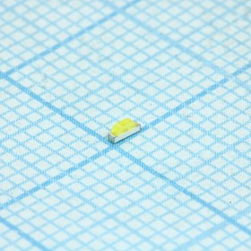 KPA-2106QWF-D, Светодиод smd 2,1х0,6мм/белый/ 120-180мкд/желтый флуоресцентный/ 120°/угловой