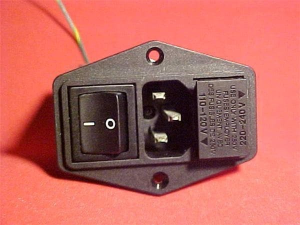 FN394-2.5-05-11, Линейный фильтр IEC Предохранитель/ Выключатель FN394 2,5A