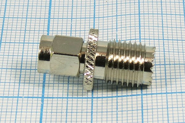 Переходник штекер SMA - гнездо miniUHF , 1889 шт SMA-гн miniUHF