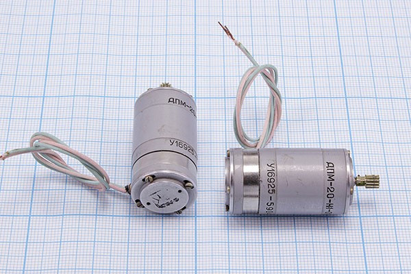 Двигатель постоянного тока 29В, 9000 об/мин с шестерней на валу; №двиг47 двиг 29В\2,8Вт\\9000\ \ДПМ-20-Н1-01\с шестерней