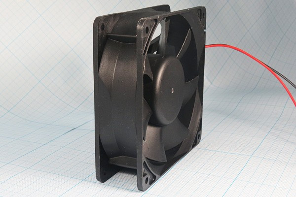 Вентилятор 120x120x38, напряжение 24В, ток 0,20А, выводы 2L, подшипник скольжения, RQD12038MS (Tidar