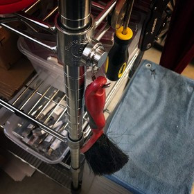 Поворотный крючок на неодимовом магните Е36