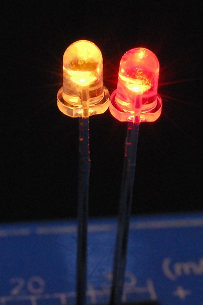 Светодиод красный 3x5мм, с прозрачной линзой и углом 15град, 1500мкД,632нм; №14630R СД 3 x 5 \кр\ 1500\ 15\пр\SL-313URCSC- 333\VOISE