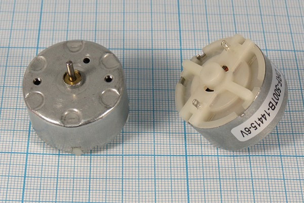 Двигатель 6В, 0,028А, правый, скорость(об/мин) 3800, размер 32x22,8m34,5, R500-14415