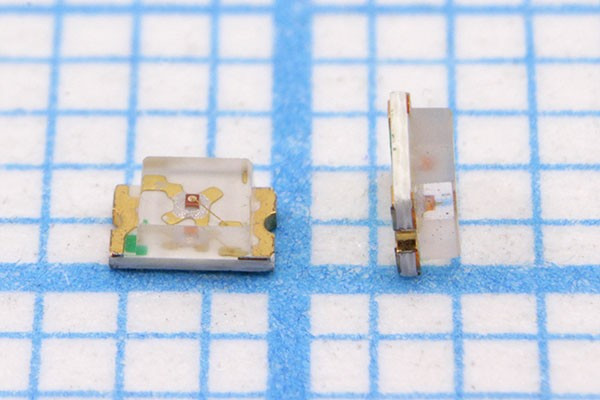 Светодиод SMD 0805=2x1.3мм, желто-зеленый, 40мкд, 130град, прозрачная линза; №15575C СД SMD02013C2\зел,жел\ 40\130\пр\FYLS- 0805BUGC\FO