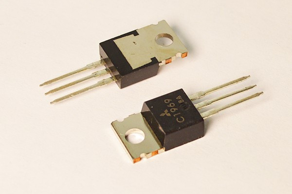 Транзистор 2SC1969, тип NPN, 20 Вт, корпус TO-220 ,MIT Транзистор 2SC1969, тип NPN, 20 Вт, корпус TO-220 ,MIT