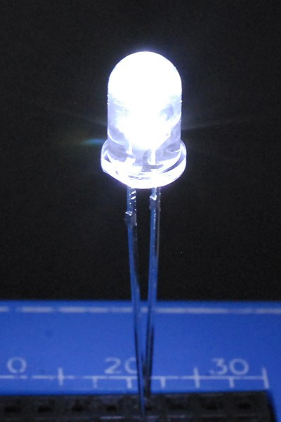 Светодиод круглый 5x9мм, белый холодный, 24000 мкд, 15 градусов, линза прозрачная; №14652W СД 5 x 9 \белх\24000\ 15\пр\SL-522WCDC-064\