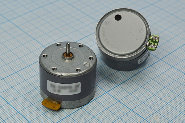 Двигатель 12В, правый, 2400 оборотов/мин, 35x26m35мм; Q-7965 двиг 12В\0,08\прав\2400\ 35x26m35\EG-530AD-2F