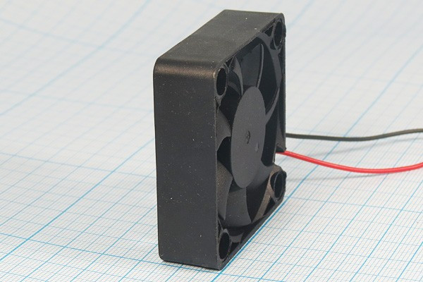 Вентилятор 50x50x15, напряжение 12В, ток 0,15А, выводы 2L, подшипник скольжения, RQD5015MS (Tidar)