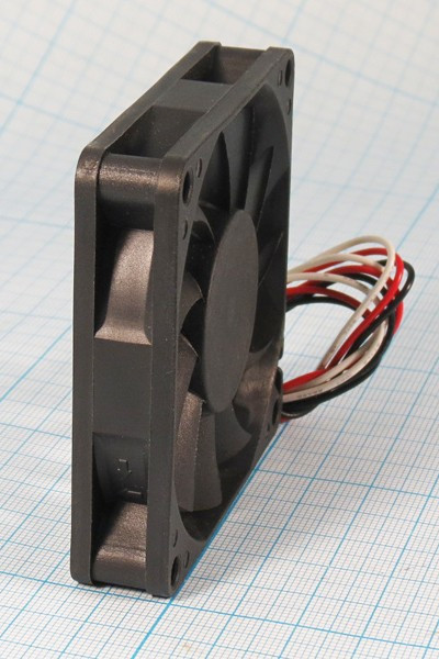 Вентилятор 70x70x15, напряжение 12В, мощность 4,2Вт, выводы 3L+HU3, подшипник качения, KF0715B1HS