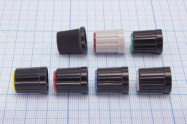 Ручка круглая диаметр 13.3мм, диаметр регулятора 6.0мм, пластик, черный/синий, CP; №9265 ручка d6,0z18\13,3x16,5\ пл\чер/син\\CP