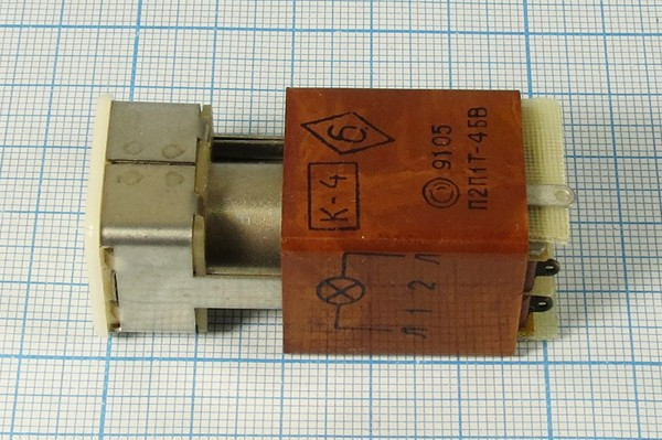 Переключатель кнопочный с фиксацией SPDT, ON-ON, прямоугольной формы, 220В/2А; №345 ПКн\250\ 2,0\DPDT\21x21\кор\ ILбел\\8C\П2П1Т-4БВ\