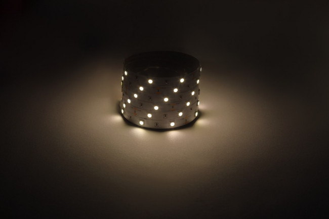 Светодиодная лента ЭРА LS5050 -7,2-30-12-3000K-IP20-1 year-5m теплый белый 5м Б0059915 Светодиодная лента ЭРА LS5050 -7,2-30-12-3000K-IP20-1 year-5m теплый белый 5м Б0059915