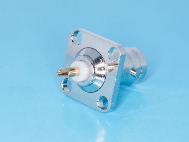 BNC-BJ2, Разъем BNC гнездо на приборный блок, фланец под 4 винта, крепежные отверстия без резьбы