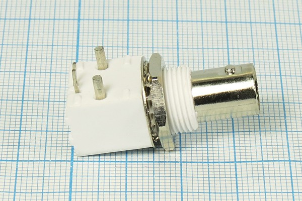 Высокочастотное гнездо BNC с креплением на плату, угловое; №1200 гн BNC\1P2C\пан\\угловое, пластмассовое,с гайкой