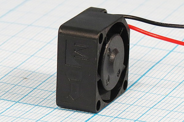 Вентилятор 20x20x10, напряжение 5В, ток 0,21А, выводы 2L, подшипник качения, YM0501PFB1 Вентилятор 20x20x10, напряжение 5В, ток 0,21А, выводы 2L, подшипник качения, YM0501PFB1