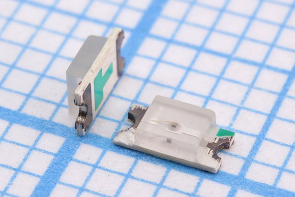 Светодиод белый SMD03216C2, 400 мкд, 100 градусов, линза прозрачная, DFL-1206UWC; №7073 W СД SMD03216C2\бел\ 400\100\пр\DFL-1206UWC\