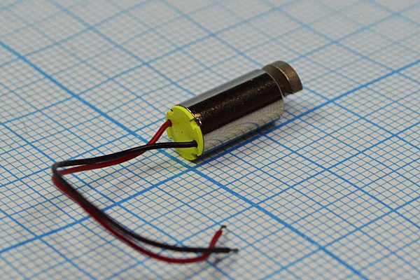 Двигатель вибро 1,3В, 0,08А, скорость(об/мин) 9000, размер 6x13m17, QX-6A