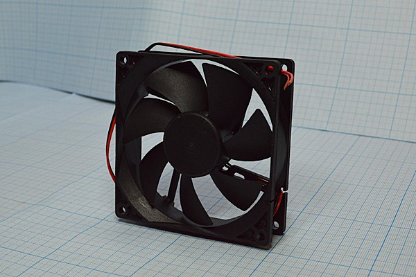 Вентилятор 92x92x25, напряжение 12В, ток 0,28А, выводы 2L, подшипник скольжения, FBDCF-9225D12HS MX